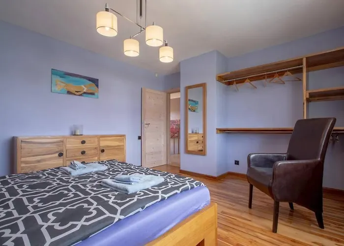 Patek Premium - Airport Lawica & Mtp & Car Races & International Trade Fairs