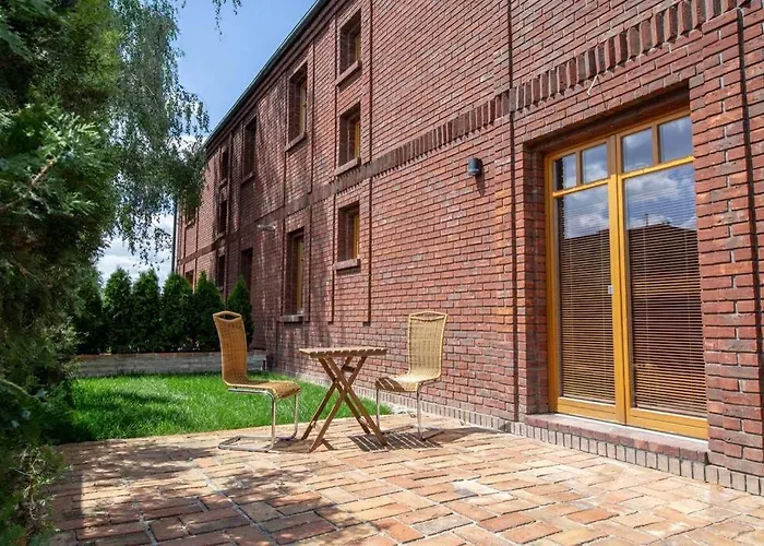 Patek Premium - Airport Lawica & Mtp & Car Races & International Trade Fairs Skórzewo