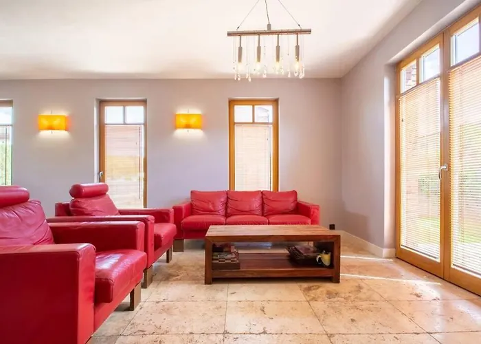 Patek Premium - Airport Lawica & Mtp & Car Races & International Trade Fairs Skórzewo