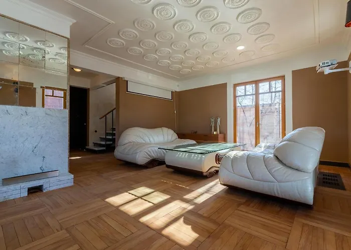 Patek Premium - Airport Lawica & Mtp & Car Races & International Trade Fairs *