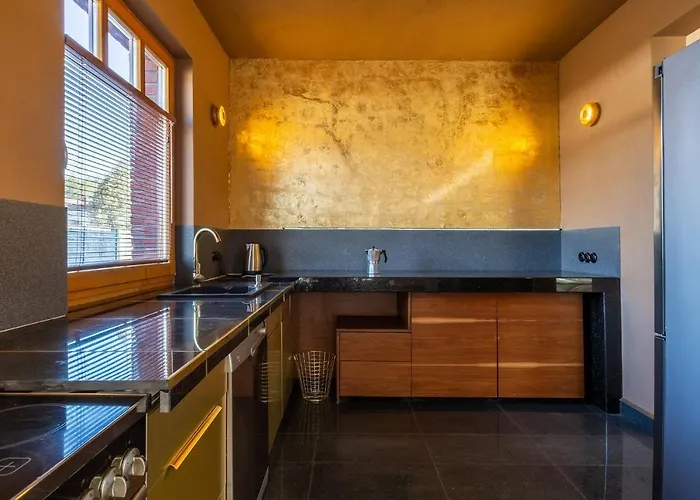 Patek Premium - Airport Lawica & Mtp & Car Races & International Trade Fairs