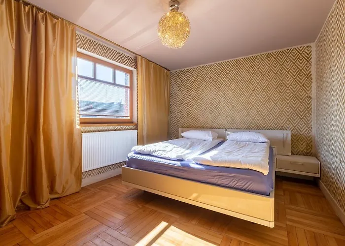 Patek Premium - Airport Lawica & Mtp & Car Races & International Trade Fairs *