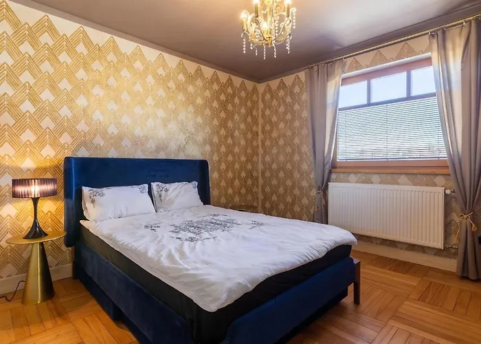 Patek Premium - Airport Lawica & Mtp & Car Races & International Trade Fairs Daire Skórzewo