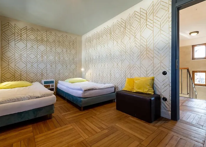 Patek Premium - Airport Lawica & Mtp & Car Races & International Trade Fairs * Skórzewo